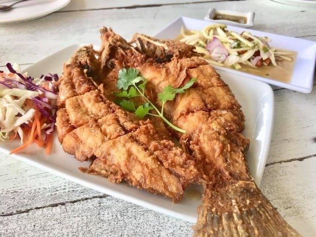 ร้านระเบียงน้ำ ท่าจีน