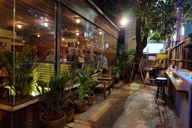 บรรยากาศ The Smokin’ Pug หลังสวน