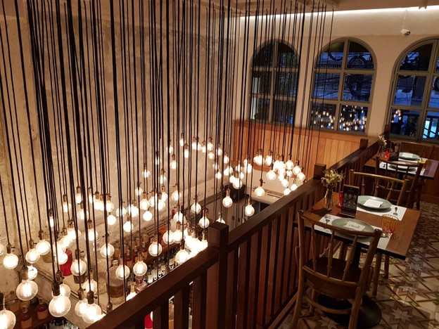 Charm Eatery and Bar สาธร