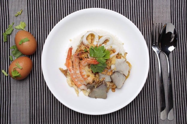 เมนูของร้าน ข้าวแห้งบ้านบึง by นายเล้ง อมรินทร์ พลาซ่า