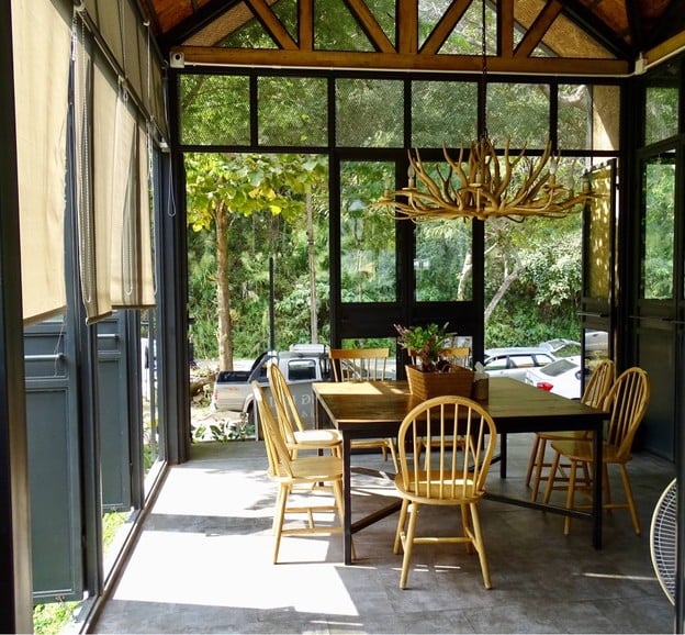 บรรยากาศ Thachang Hill Coffee & Cafe