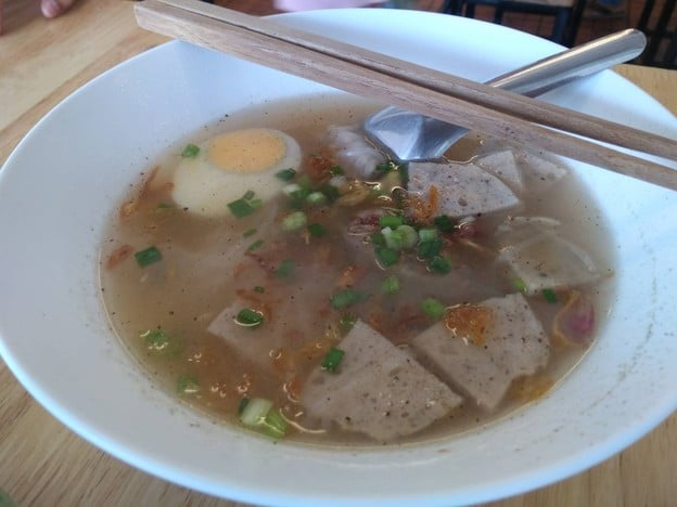 เมนูของร้าน คุณเจี๋ยน แหนมเนือง ราษฎร์บูรณะ