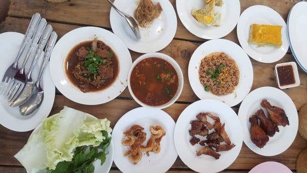 ลาบบังเกอร์ สาขา2  ร้านอยู่หน้าสนามกีฬาเทศบาลนครเชียงใหม่