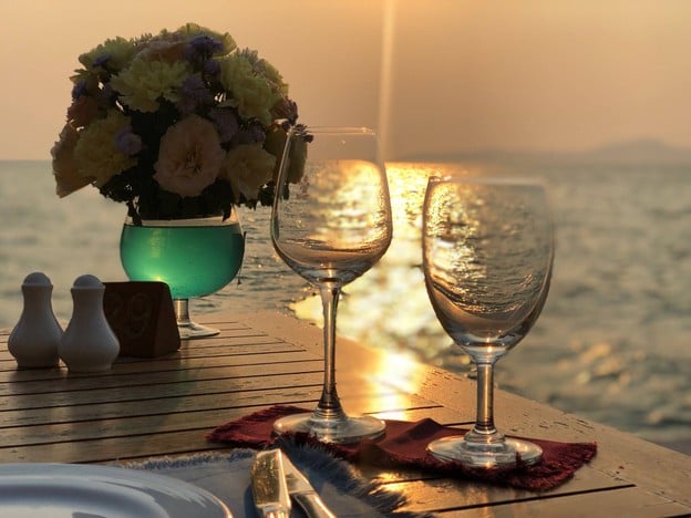 Breezeo - Exotic Beachfront Seafood - บรีซซีโอ @รอยัล คลิฟ โฮเต็ล กรุ๊ป