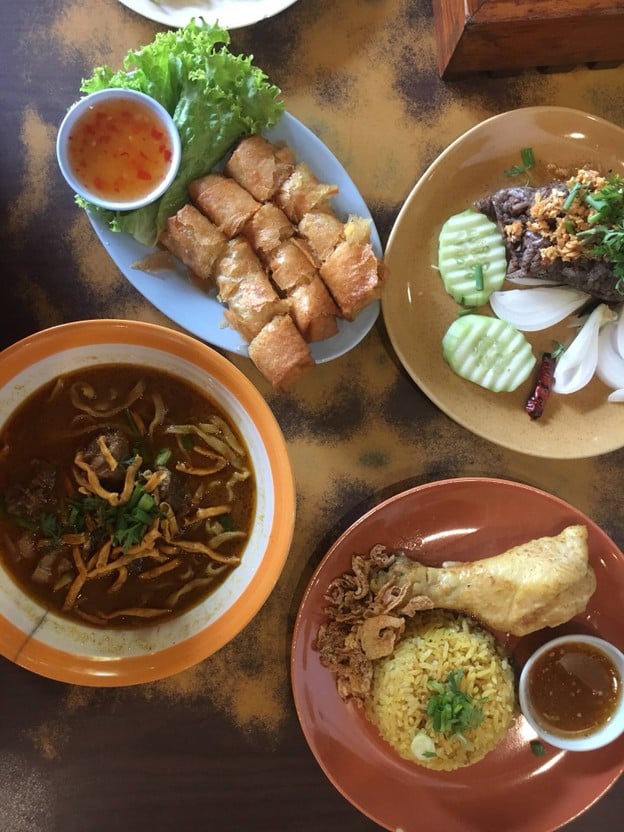 เมนูของร้าน ข้าวซอยลำดวน ฟ้าฮ่าม สาขา 2 ข่วงสิงห์