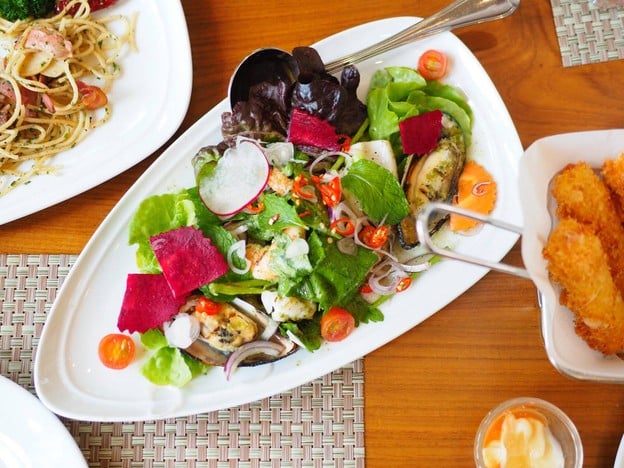 CHOM Cafe & Restaurant