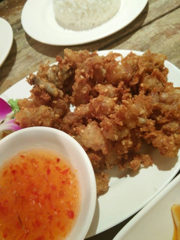 ชานชาลา พญาไท ร้านนั่งดื่มชิลล์ อาหารอร่อย ดนตรีสดไพเราะ