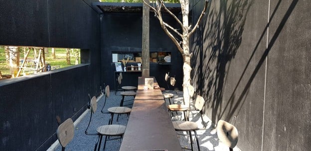 บรรยากาศ Yellow Submarine Coffee Tank
