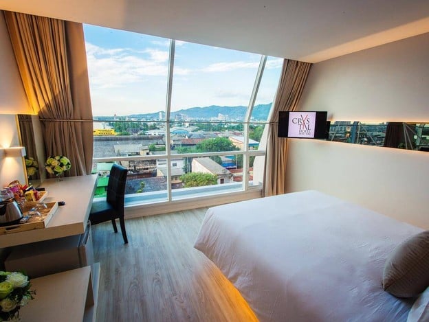 โรงแรมคริสตัล