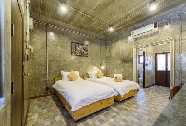 โรงแรมเยลโล่พิลโล