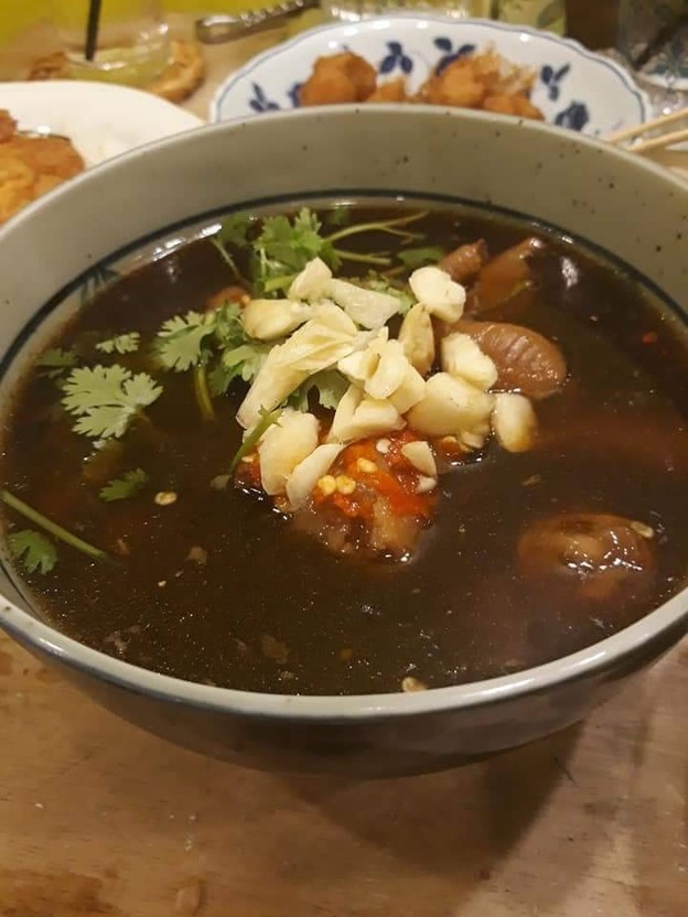 เจ๊เนาว์ซุปเปอร์ตีนไก่ฮาลาฟู้ด