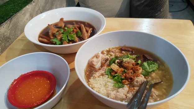 เจ้หยัดข้าวต้ม & ลูกชิ้นทอด