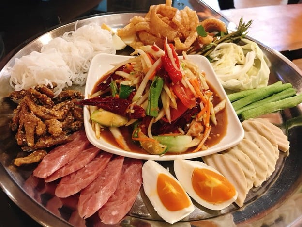 ภูไท สุดยอดส้มตำไก่ย่าง พ.ศ.๒๕๑๔ สยามสแควร์วัน