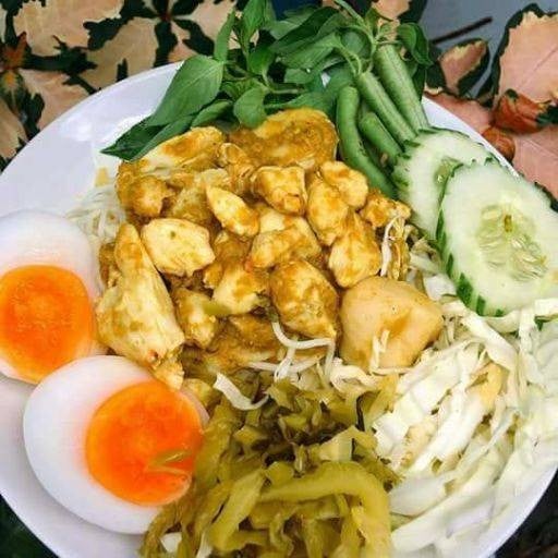 ขนมจีนน้ำยาปู-ก๋วยเตี๊ยวแกง ซัลมา ฮาลาล