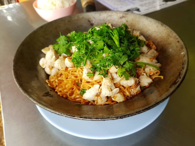 เมนูของร้าน เลิศรส (ใต้ร่มมะเฟือง)