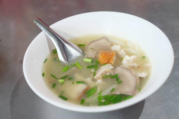 เมนูของร้าน ก๋วยจั๊บนายเอ็ก (Nai Ek Roll Noodle) เยาวราช (primary branch)