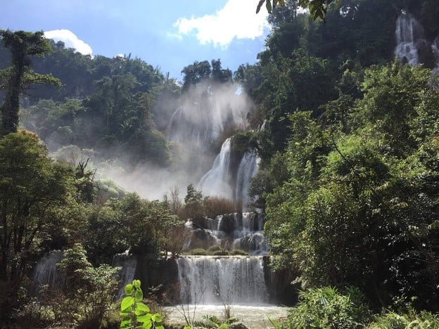 บรรยากาศ น้ำตกทีลอซู เขตรักษาพันธุ์สัตว์ป่าอุ้มผาง