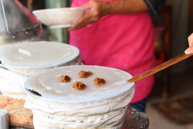 บรรยากาศ ข้าวเกรียบปากหม้อ สาคูไส้หมูลุงขจรวัดเกต