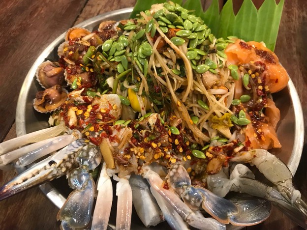 เมนูของร้าน ตะบันตำ ตำถาดบันลือโลก ปิ่นเงินพลาซ่า