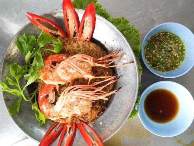 สมยศ ข้าวต้มรอบดึก (Som Yot Khaotom Rop Duek)โชคชัย 4 ซอย 72  โชคชัย 9