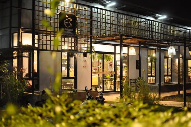 บรรยากาศ Eat Read Oodlod Cafe' & Bistro 1