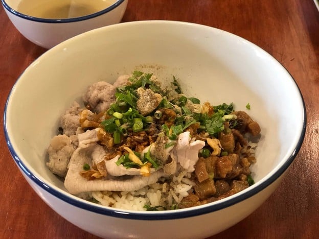 เมนูของร้าน โอชาม ข้าวต้มแห้ง เอกมัย