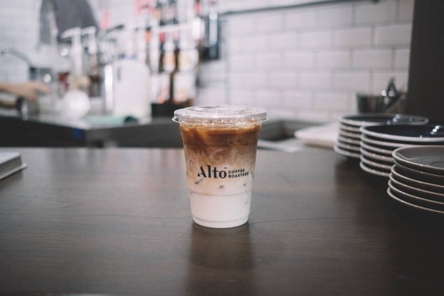 Alto Coffee Roasters เมกาบางนา ชั้น 2 หัวมุมด้านในประตูทางออกด้านนอก