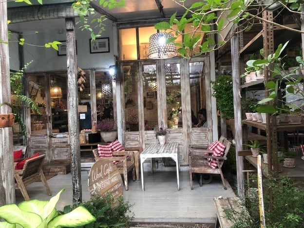 บรรยากาศ Wood Cafe ลาดพร้าววังหิน 48