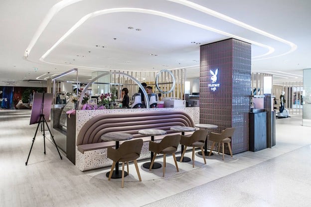 หน้าร้าน Playboy Cafe บ้านกลางเมือง