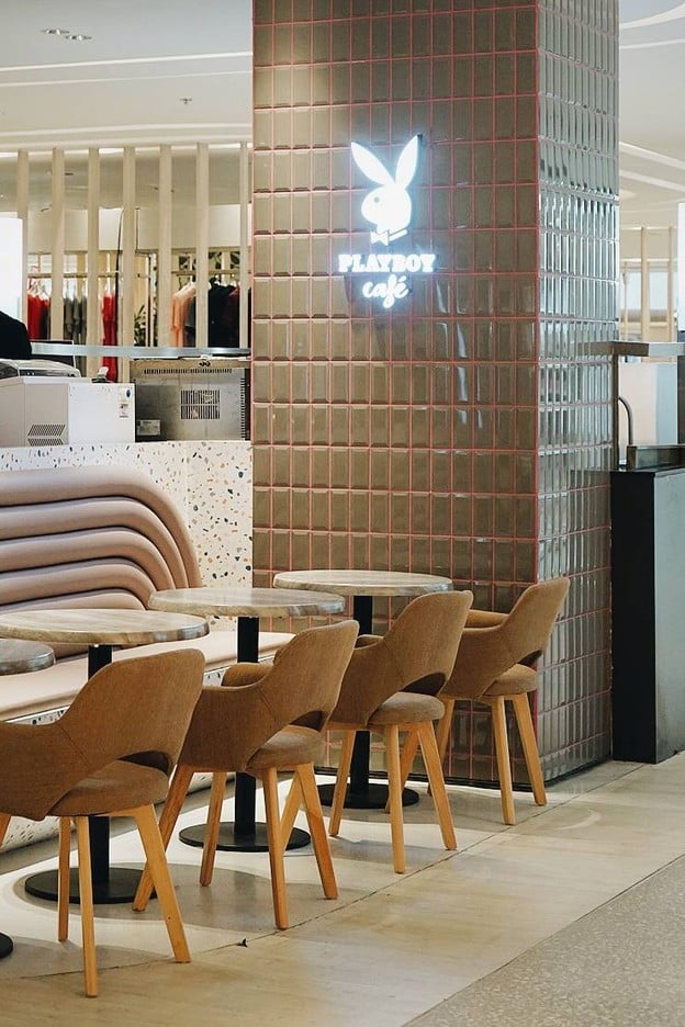 Playboy Cafe บ้านกลางเมือง