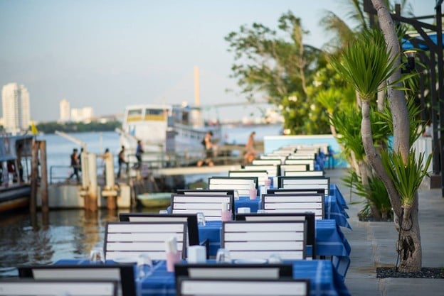 บรรยากาศ The Wave Restaurant