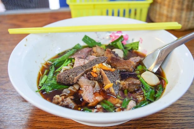 เมนูของร้าน ก๋วยเตี๋ยวเนื้อ สว่างอรุณ (โชคชัย4)