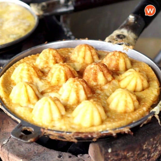 ขนมดอกกระโดนป้าพร ลุงต้อย (สวนหย่อมเซี้ยงตึ๊ง)