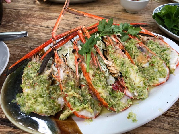 แมกไม้ชายคลอง