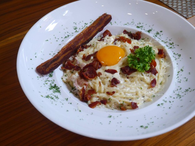 CHOM Cafe & Restaurant