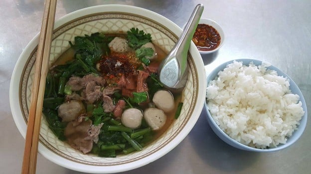 หอมโอชา 2 ถนน วัชรสฤษดิ์ (ตรงข้ามหอประชุมเปรมฯ)