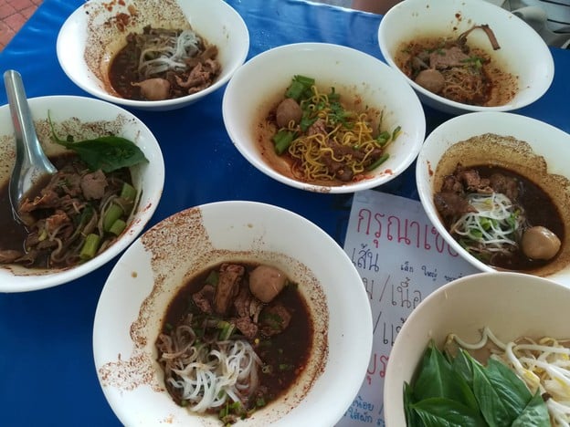 เมนูของร้าน ลุงกี้ก๋วยเตี๋ยวเรือบางกร่าง