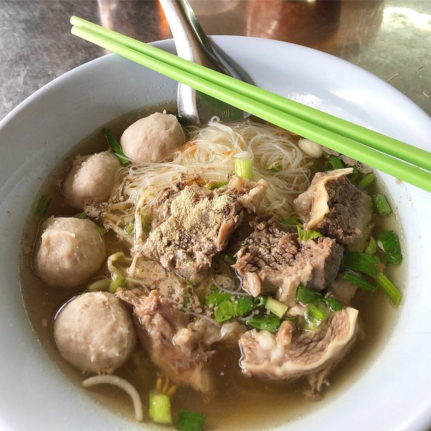 ก๋วยเตี๋ยวเนื้อเปื่อย ลิ้มเชิญชิม ตลาดพลู