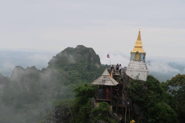 บรรยากาศ วัดพระบาทปู่ผาแดง (วัดเฉลิมพระเกียรติพระจอมเกล้าราชานุสรณ์)