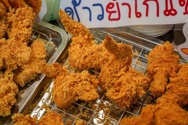 ไก่ลุงป้อม