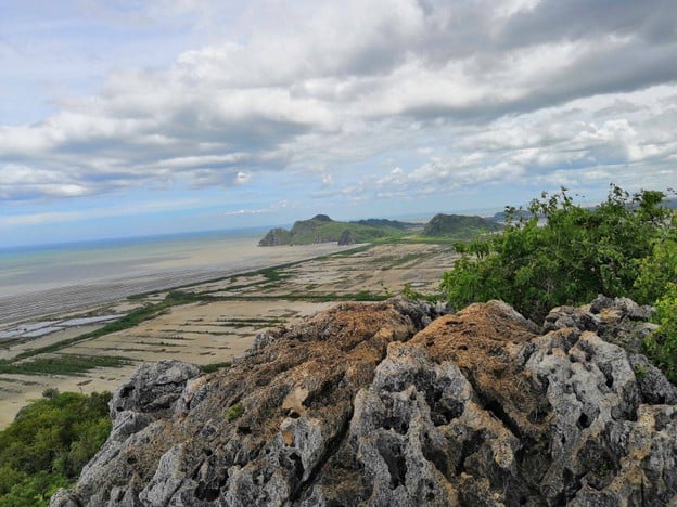 บรรยากาศ จุดชมวิวเขาแดง อุทยานแห่งชาติสามร้อยยอด