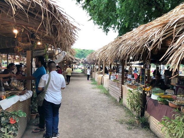 ตลาด 800 ปี สุโขทัย