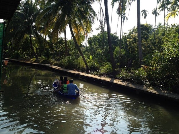 บ้านฝนโฮมสเตย์ อัมพวา