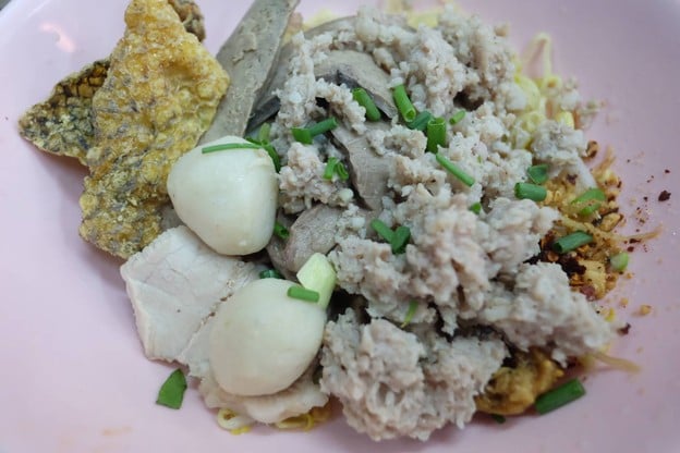 รุ่งเรือง (ตั๋ง) ก๋วยเตี๋ยวหมู สุขุมวิท26 เจ้าเก่า สุขุมวิท 26