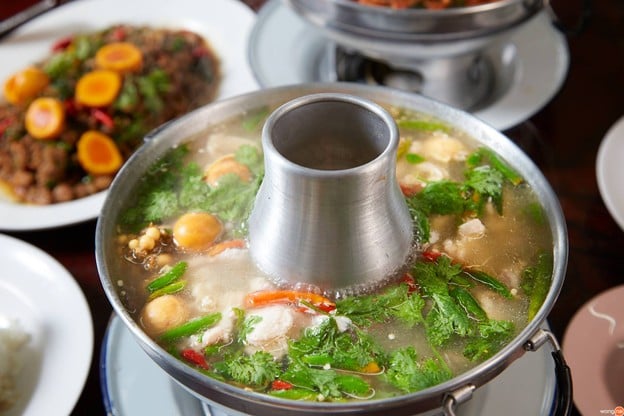 เมนูของร้าน ไก่หุบบอนเจ้าของต้นตำรับ ศรีราชา