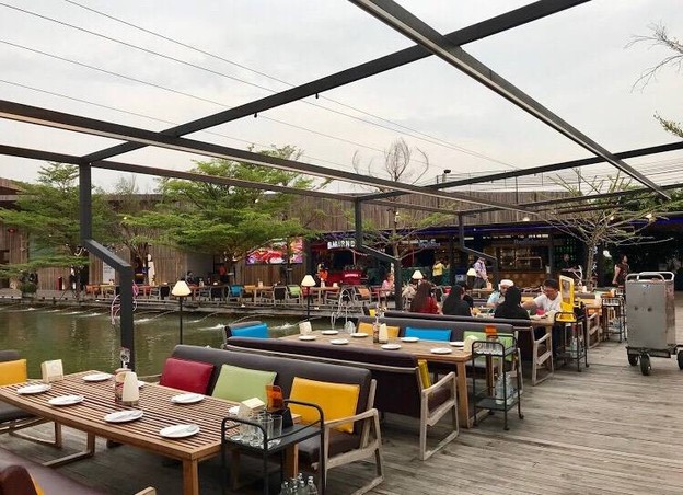 บรรยากาศ Waterside Karaoke Restaurant