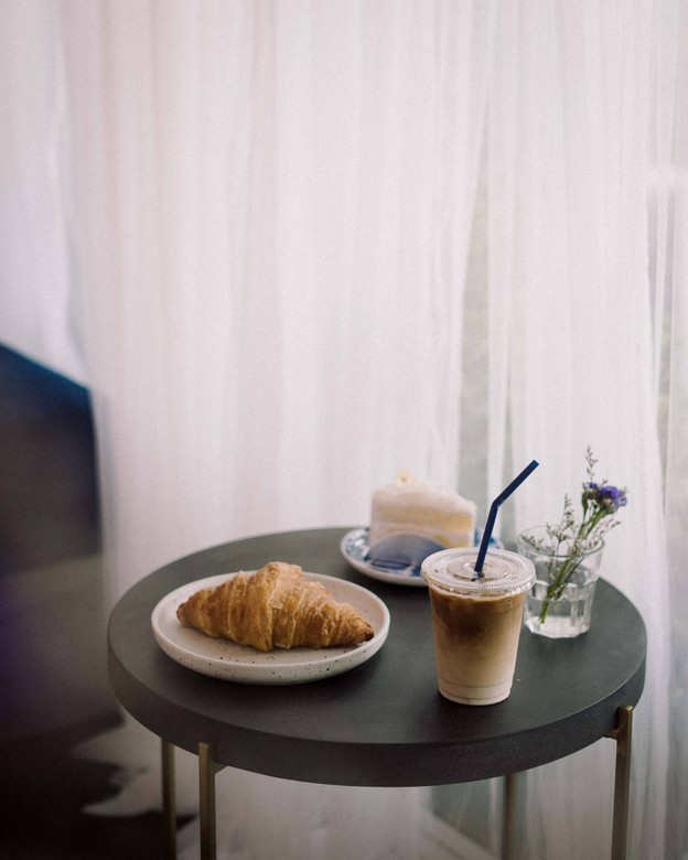 Wondering Cafe & Bakeshop HQ ถนนนางลิ้นจี่