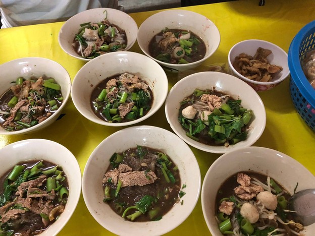 เมนูของร้าน ก๋วยเตี๋ยวเรือลุงทองคำ