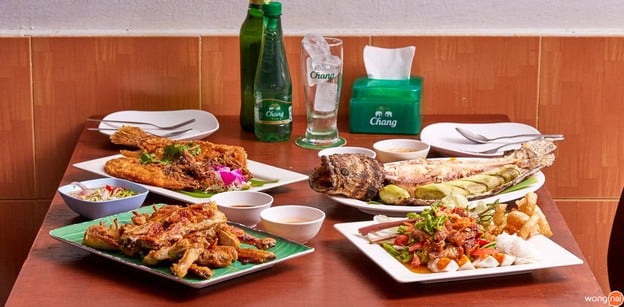 ไก่ย่างจักราช (ตลาดไท)