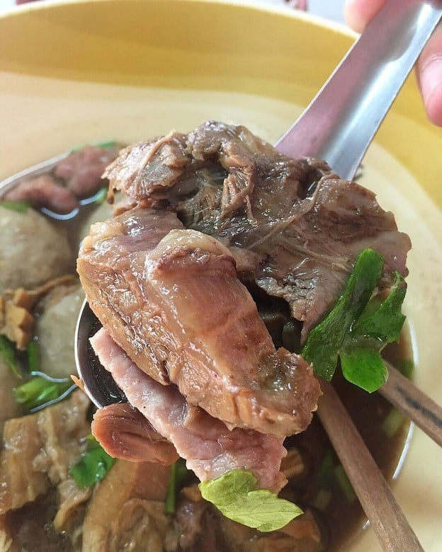 เนื้อตุ๋นท่าน้ำสาธุประดิษฐ์ ยานนาวา (Yan Nawa)